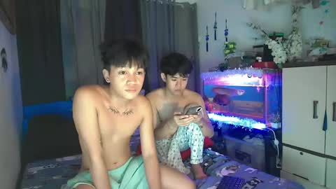 Snapshot of ur_younngtwinkxxx chatting on 05-11-26, 04:29 Ken online show from 05-11-26, 04:29