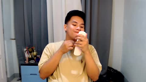 Snapshot of urasian_hardcockxx chatting on 02-28-25, 08:09 milly online show from 02-28-25, 08:09