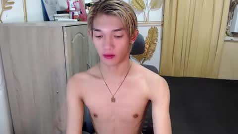 urasian_john20 online show from 06-10-26, 07:07