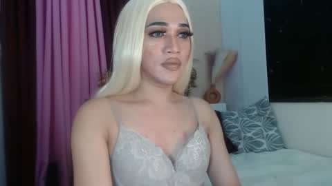 KENDALL online show from 04-12-26, 03:17