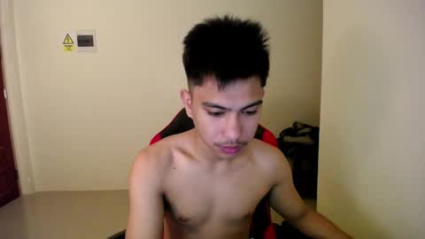 Snapshot of urcuteguy_jhonx chatting on 04-28-26, 10:42 Dannie online show from 04-28-26, 10:42