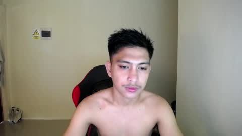Snapshot of urcuteguy_jhonx chatting on 05-02-26, 01:32 Dannie online show from 05-02-26, 01:32