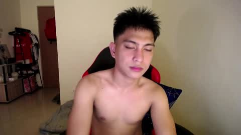 Snapshot of urcuteguy_jhonx chatting on 05-24-26, 04:01 Dannie online show from 05-24-26, 04:01