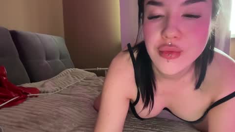 Snapshot of urdevilbaby chatting on 02-06-25, 09:43 Margo online show from 02-06-25, 09:43