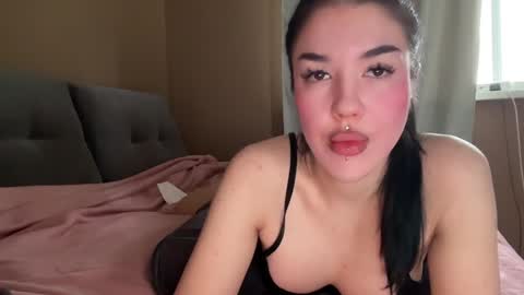 Snapshot of urdevilbaby chatting on 02-08-25, 06:43 Margo online show from 02-08-25, 06:43