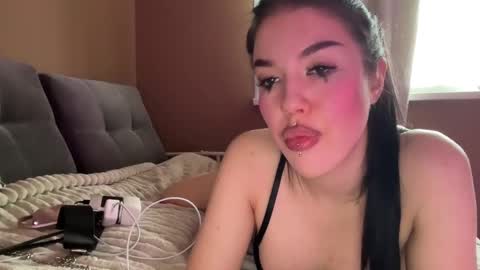 Snapshot of urdevilbaby chatting on 02-11-25, 09:53 Margo online show from 02-11-25, 09:53