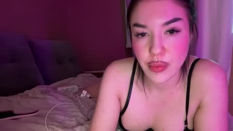 Snapshot of urdevilbaby chatting on 02-15-25, 02:44 Margo online show from 02-15-25, 02:44