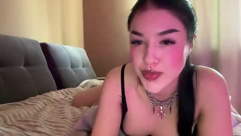 Snapshot of urdevilbaby chatting on 03-09-25, 01:37 Margo online show from 03-09-25, 01:37