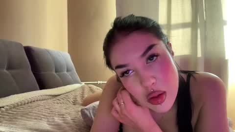 Snapshot of urdevilbaby chatting on 03-11-25, 06:32 Margo online show from 03-11-25, 06:32