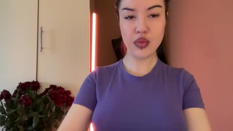 Snapshot of urdevilbaby chatting on 10-06-25, 07:39 Margo online show from 10-06-25, 07:39