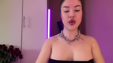 Snapshot of urdevilbaby chatting on 10-07-25, 08:00 Margo online show from 10-07-25, 08:00