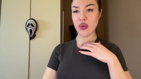 Snapshot of urdevilbaby chatting on 10-21-25, 06:47 Margo online show from 10-21-25, 06:47