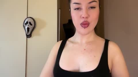 Snapshot of urdevilbaby chatting on 10-24-25, 09:06 Margo online show from 10-24-25, 09:06