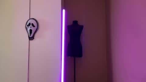 Snapshot of urdevilbaby chatting on 10-25-25, 07:05 Margo online show from 10-25-25, 07:05