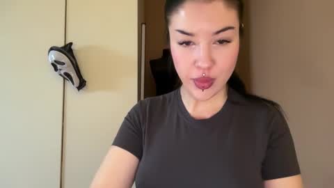 Snapshot of urdevilbaby chatting on 10-29-25, 07:21 Margo online show from 10-29-25, 07:21