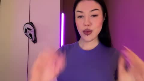 Snapshot of urdevilbaby chatting on 11-02-25, 12:07 Margo online show from 11-02-25, 12:07