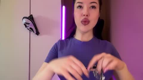 Snapshot of urdevilbaby chatting on 11-03-25, 07:31 Margo online show from 11-03-25, 07:31