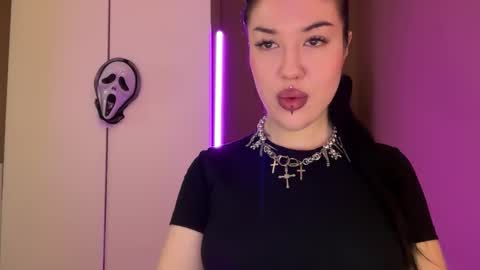 Snapshot of urdevilbaby chatting on 11-04-25, 08:02 Margo online show from 11-04-25, 08:02