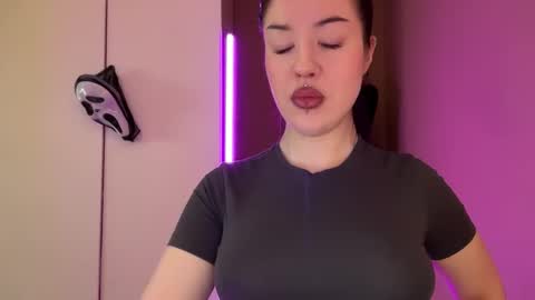 Snapshot of urdevilbaby chatting on 11-09-25, 08:12 Margo online show from 11-09-25, 08:12