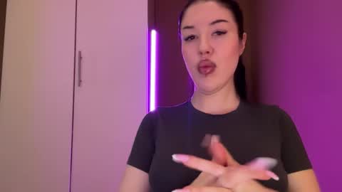 Snapshot of urdevilbaby chatting on 11-18-25, 07:57 Margo online show from 11-18-25, 07:57