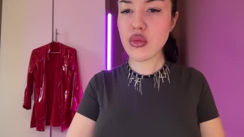 Snapshot of urdevilbaby chatting on 11-20-25, 06:46 Margo online show from 11-20-25, 06:46