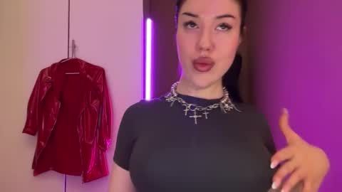 Snapshot of urdevilbaby chatting on 11-21-25, 02:21 Margo online show from 11-21-25, 02:21