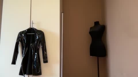 Snapshot of urdevilbaby chatting on 11-25-25, 08:14 Margo online show from 11-25-25, 08:14