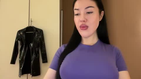 Snapshot of urdevilbaby chatting on 12-15-25, 07:45 Margo online show from 12-15-25, 07:45