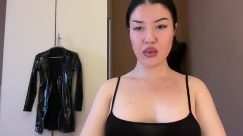 Snapshot of urdevilbaby chatting on 12-17-25, 08:09 Margo online show from 12-17-25, 08:09