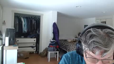 Snapshot of urfavteach50 chatting on 02-11-25, 05:07 Gregor online show from 02-11-25, 05:07