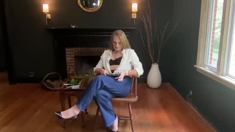 Snapshot of urfemmeaddiction chatting on 07-21-26, 05:04 UrFemmeAddiction online show from 07-21-26, 05:04
