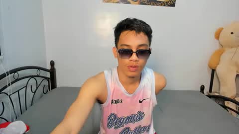 urfucker_vinz online show from 02-16-26, 04:30