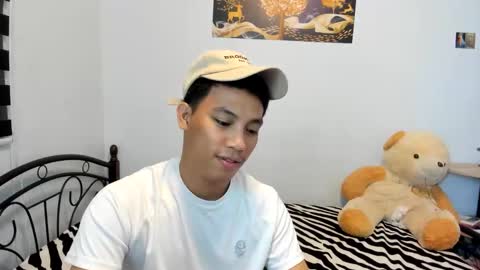 urfucker_vinz online show from 05-17-26, 02:02