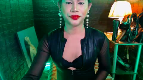 Snapshot of urhardcockqueenxxx chatting on 01-18-25, 09:55 queen norelle online show from 01-18-25, 09:55