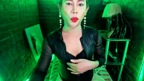 Snapshot of urhardcockqueenxxx chatting on 02-04-25, 05:01 queen norelle online show from 02-04-25, 05:01