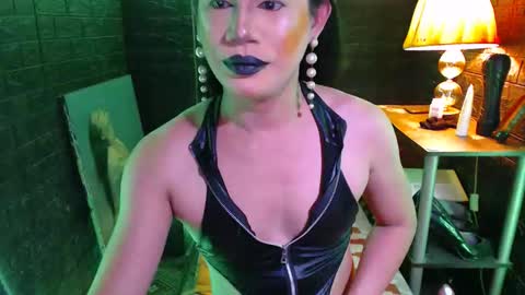 Snapshot of urhardcockqueenxxx chatting on 10-21-25, 02:12 queen norelle online show from 10-21-25, 02:12