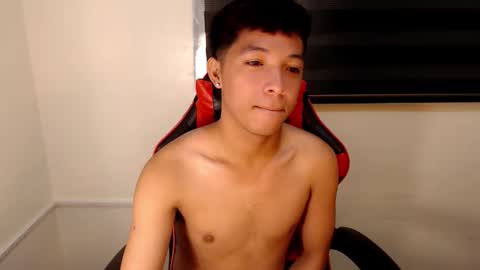 Snapshot of urhotethanxx chatting on 11-25-25, 05:57 Ethan online show from 11-25-25, 05:57