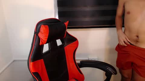 Snapshot of urhotethanxx chatting on 12-03-25, 03:32 Ethan online show from 12-03-25, 03:32