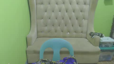 urhotmomzoey online show from 04-22-26, 07:04