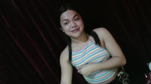Snapshot of urhottie_bella chatting on 05-13-26, 11:00 urhottie_bella online show from 05-13-26, 11:00