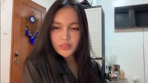 Amira online show from 10-18-25, 02:36