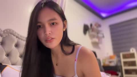 Amira online show from 11-11-25, 02:44