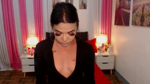 Queen Nicole online show from 02-11-25, 01:30