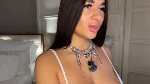 Snapshot of urlillshy chatting on 10-21-25, 12:11 Kristina online show from 10-21-25, 12:11
