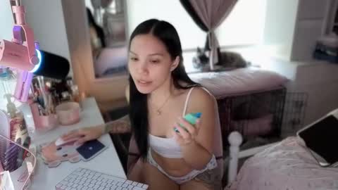 urlittlefilipina online show from 11-16-25, 04:23