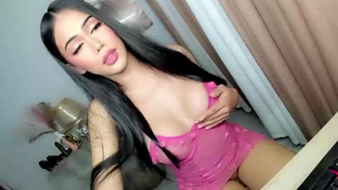 Snapshot of urlovelyangelts chatting on 11-10-25, 08:52 ANGEL online show from 11-10-25, 08:52