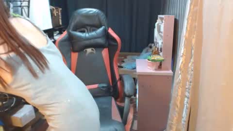 Snapshot of urlovelychinita chatting on 10-17-25, 12:25 urlovelychinita online show from 10-17-25, 12:25