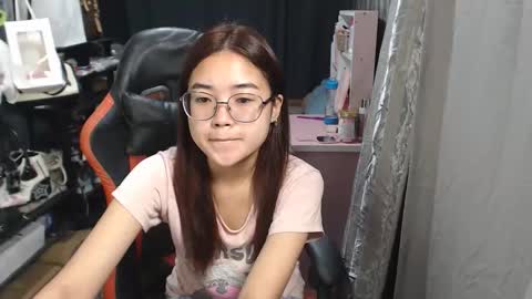 Snapshot of urlovelychinita chatting on 10-29-25, 11:17 urlovelychinita online show from 10-29-25, 11:17