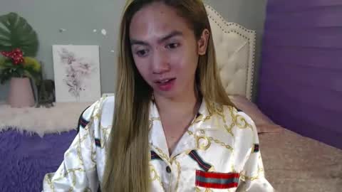 Snapshot of urlovelypinayxxx chatting on 05-28-26, 05:21 MIYA online show from 05-28-26, 05:21