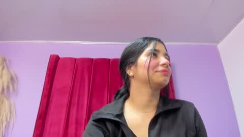 Snapshot of urlovex chatting on 05-18-26, 10:37 Love online show from 05-18-26, 10:37